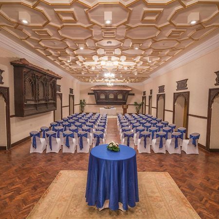 Hotel Yak & Yeti Катманду Экстерьер фото