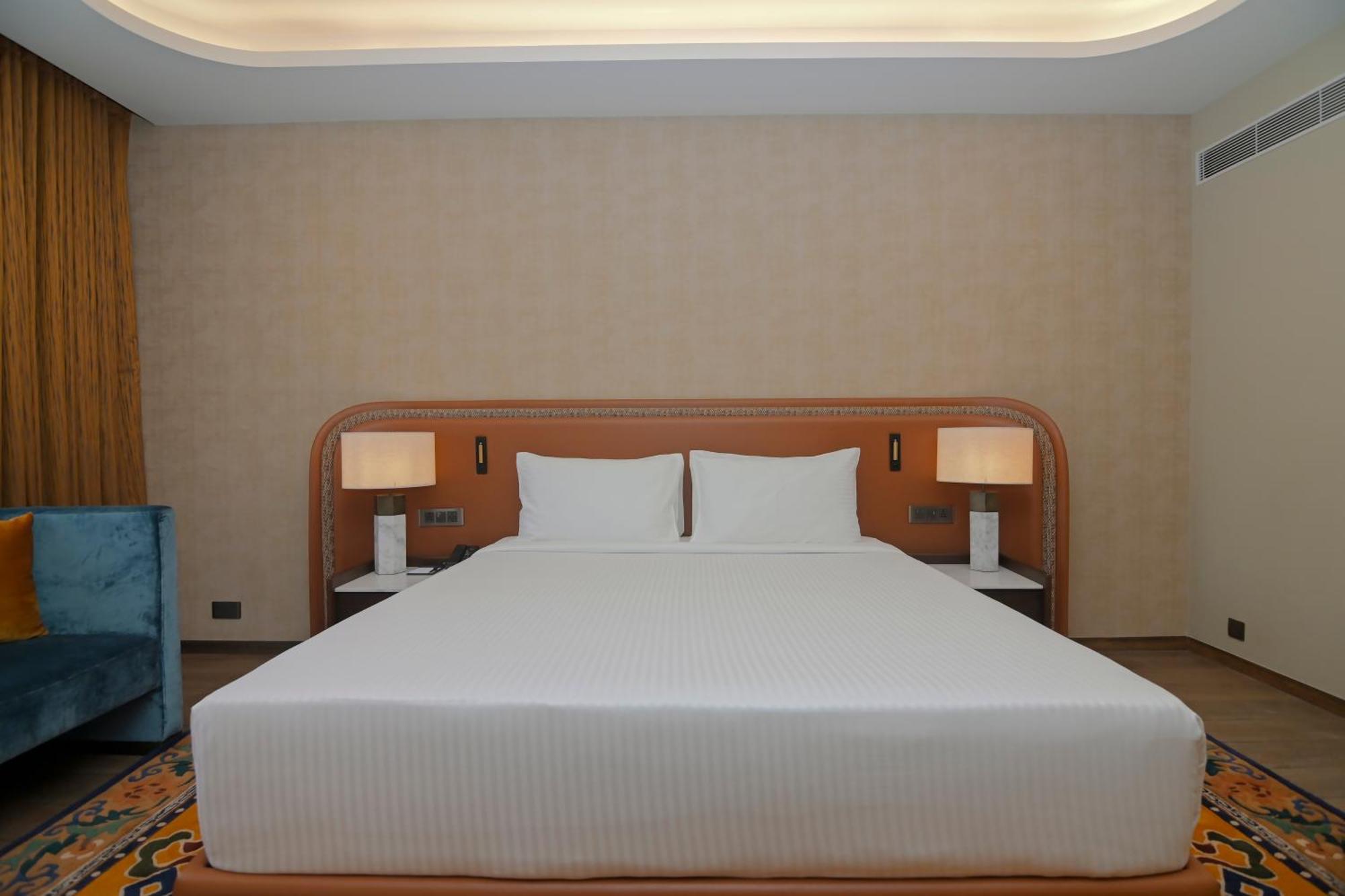 Hotel Yak & Yeti Катманду Экстерьер фото