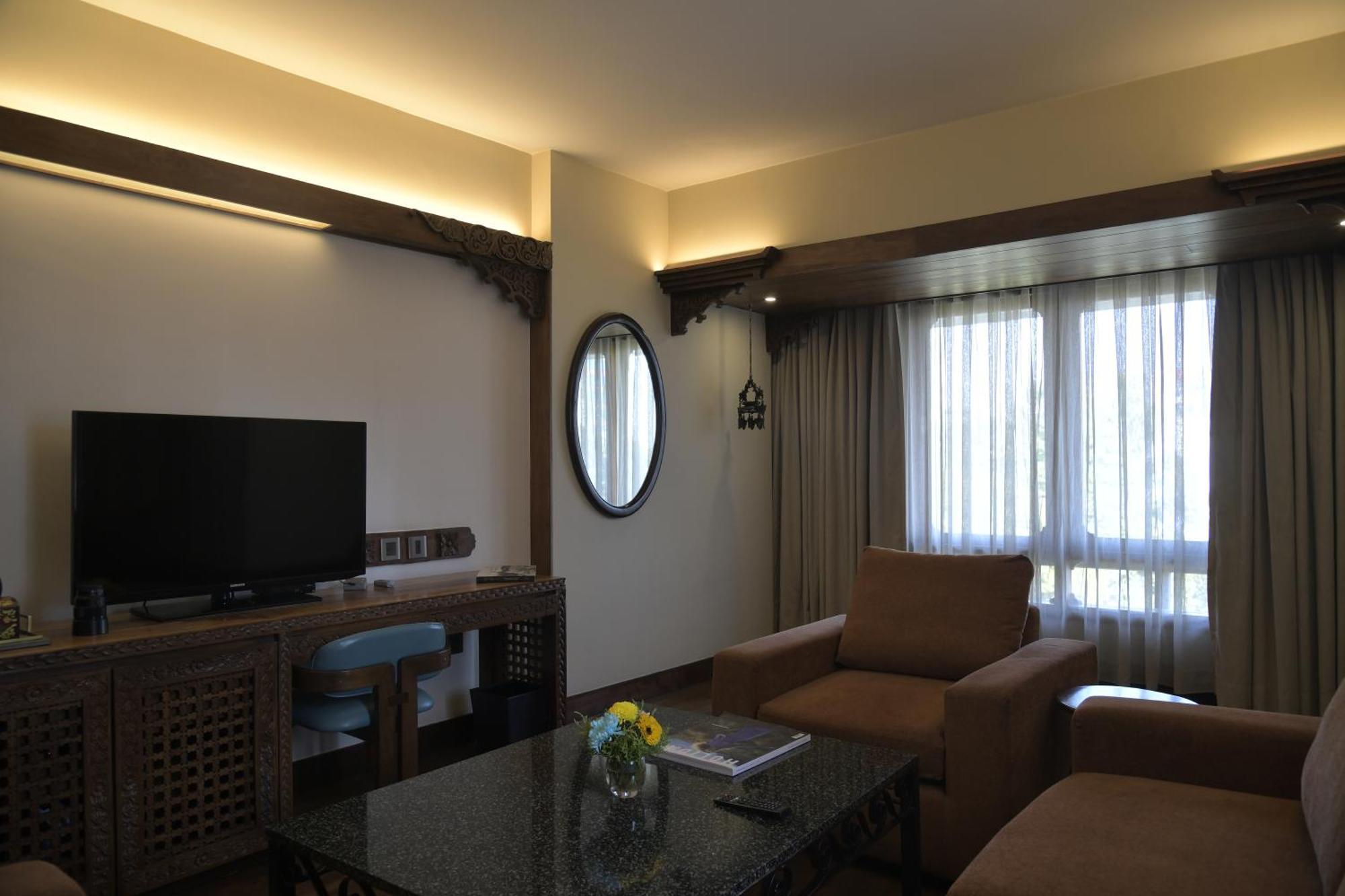 Hotel Yak & Yeti Катманду Экстерьер фото