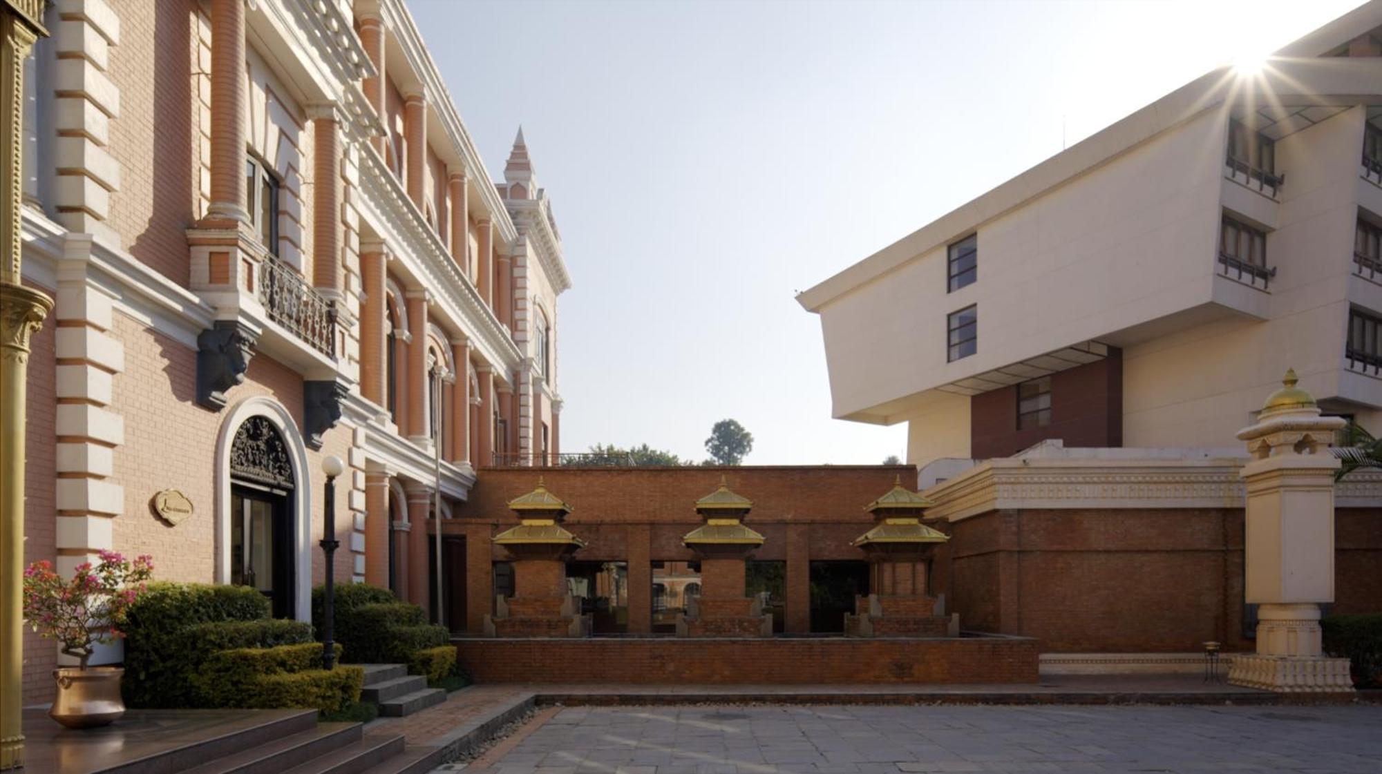 Hotel Yak & Yeti Катманду Экстерьер фото
