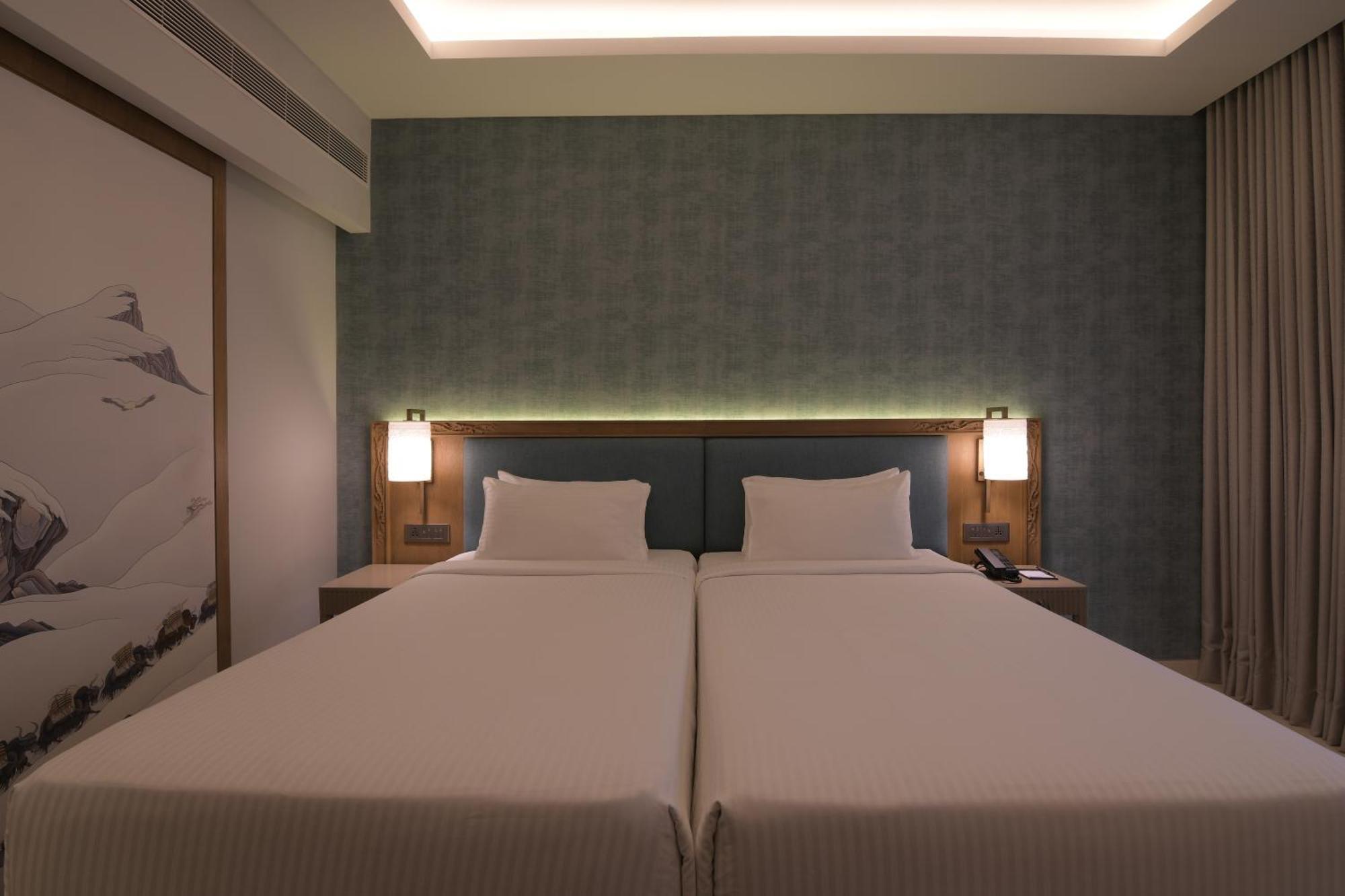 Hotel Yak & Yeti Катманду Экстерьер фото