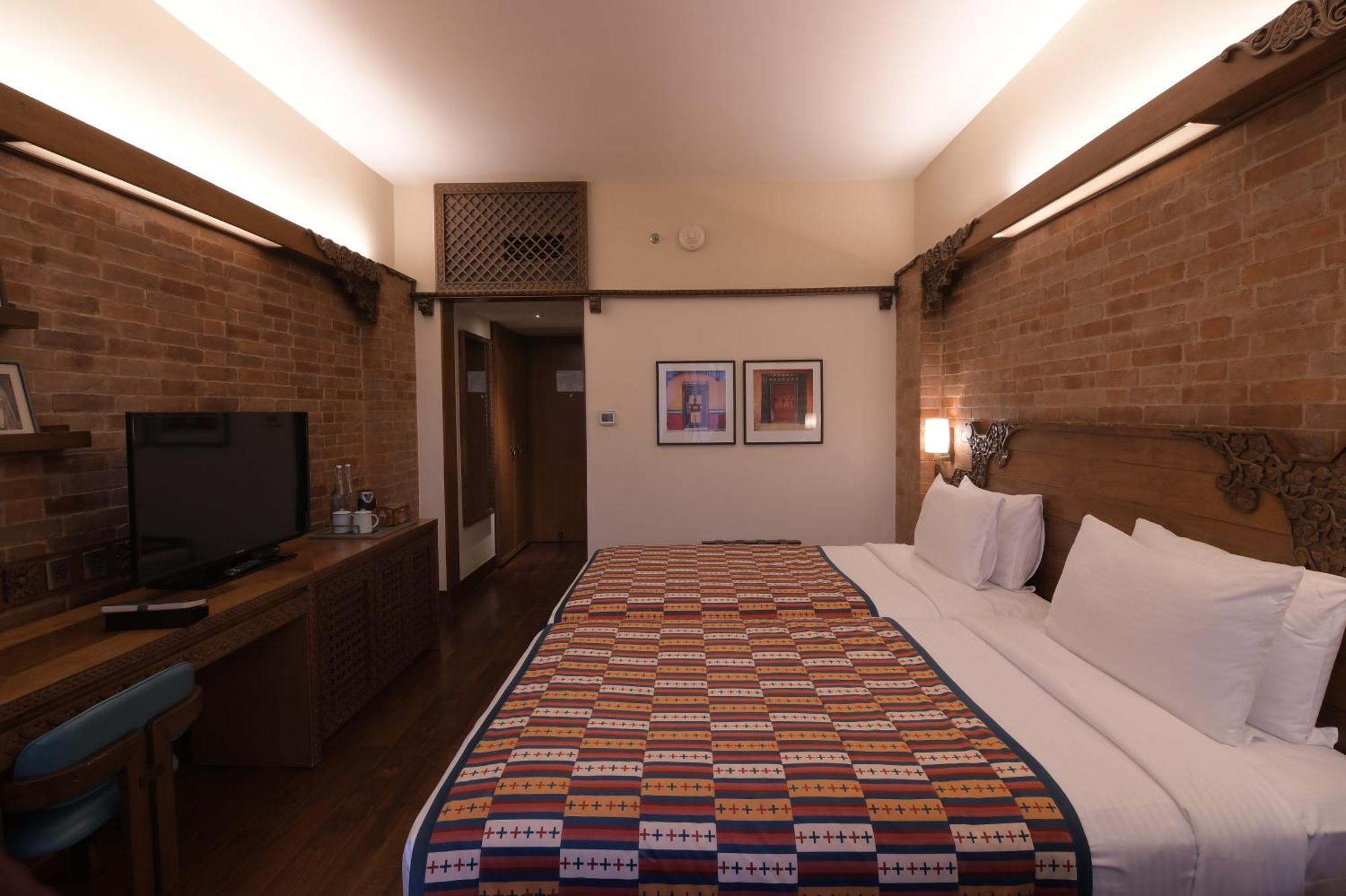 Hotel Yak & Yeti Катманду Экстерьер фото