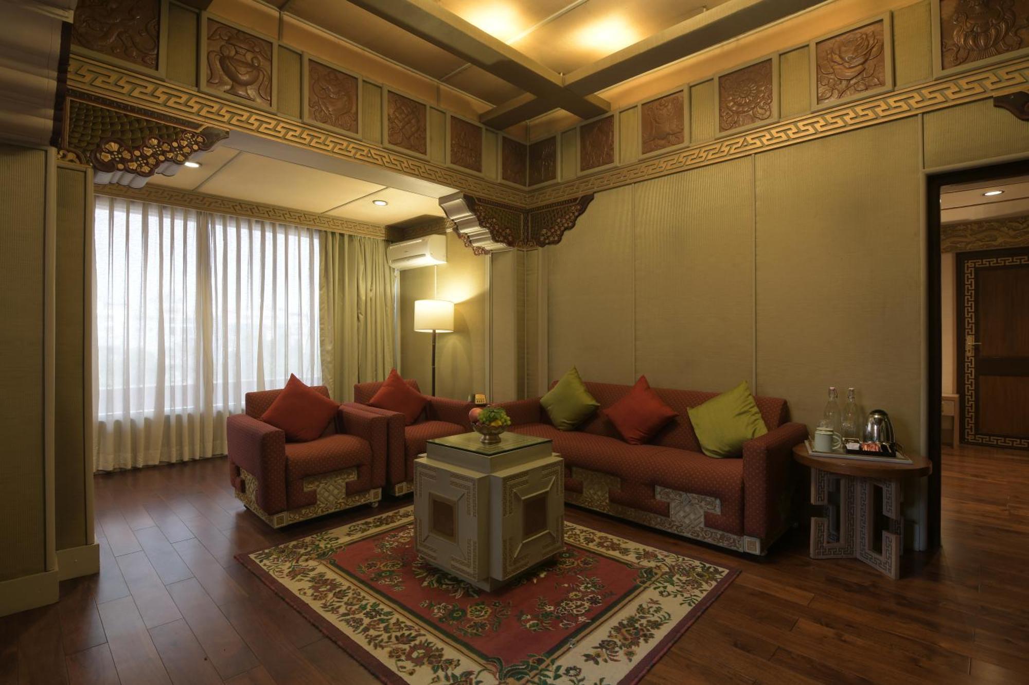 Hotel Yak & Yeti Катманду Экстерьер фото