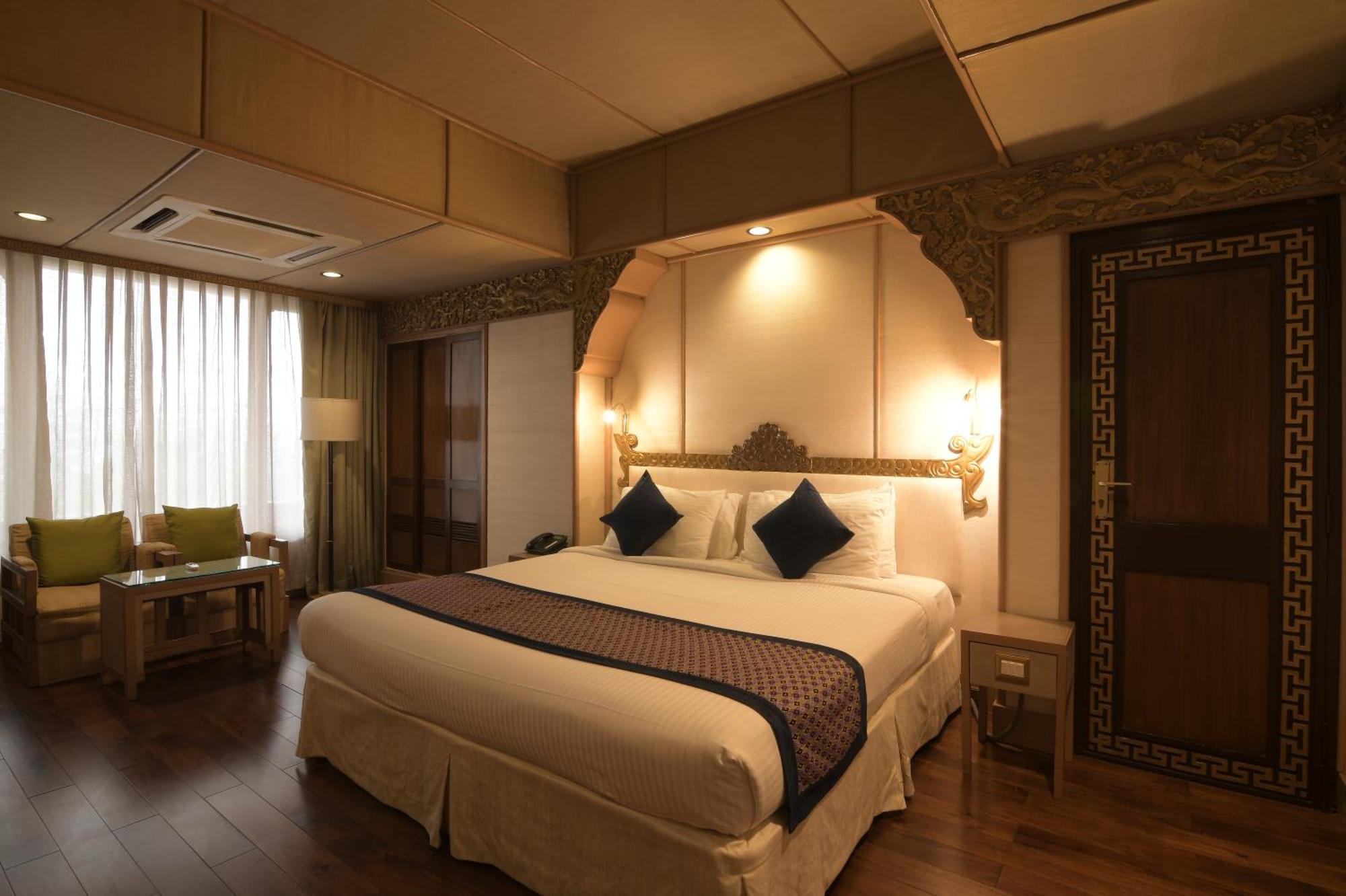 Hotel Yak & Yeti Катманду Экстерьер фото