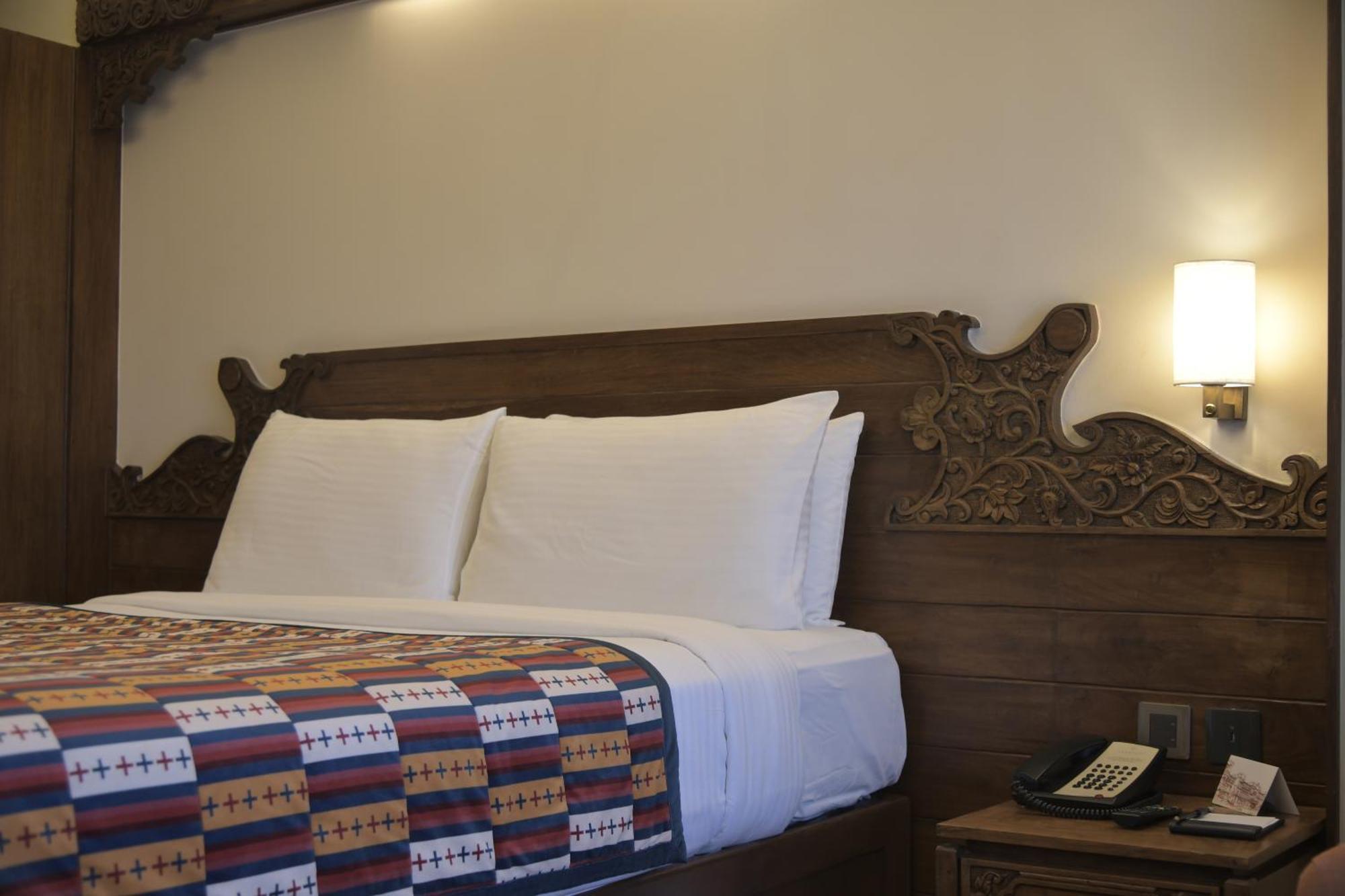 Hotel Yak & Yeti Катманду Экстерьер фото